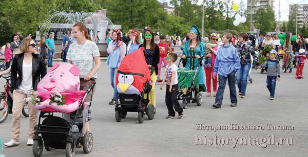 Черкассами прокатился Парад детских колясок