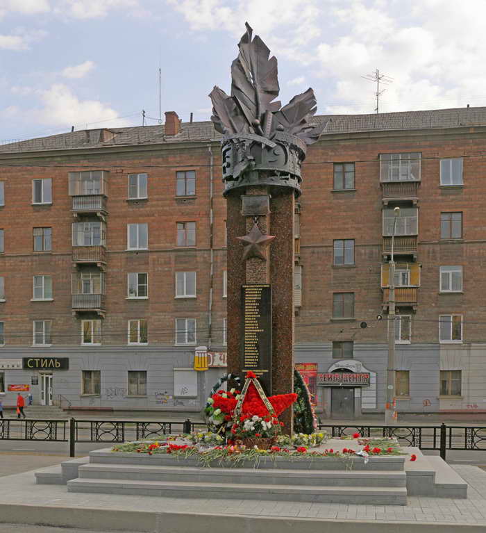 Памятник тагильчанам Героям Советского Союза и кавалерам Ордена Славы