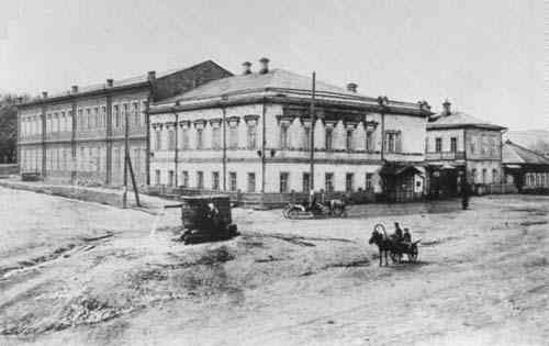 Нижне - Тагильская полная средняя образцовая школа № 1 им. Н.К.Крупской. 1930 год.
