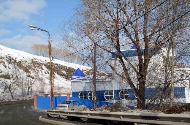 Лисья гора и новое здание яхт-клуба по ул. береговой-ударной по новой дороге с ГГМ в город. 2008 год.