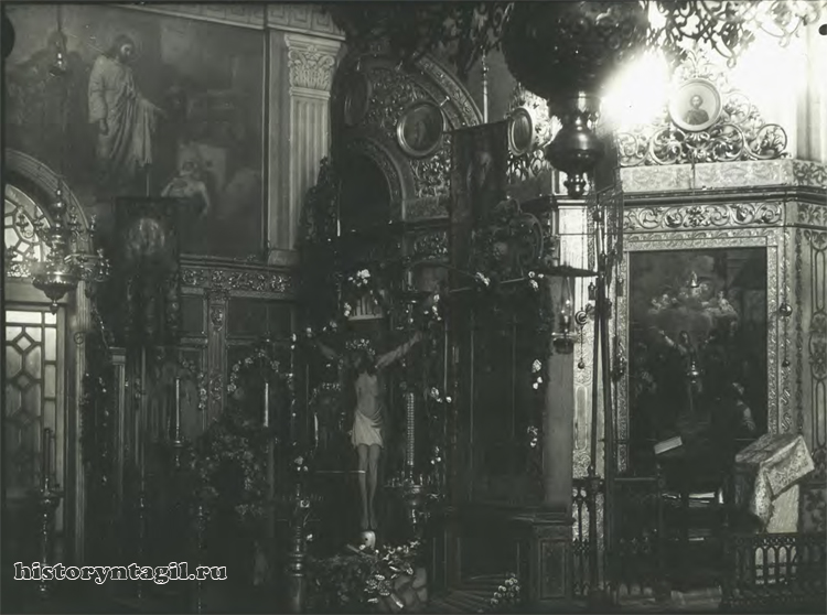 Левый престол алтаря Введенской церкви (фото 20-х гг. ХХ в.) 